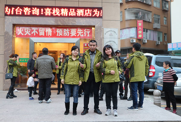 鉆牛角尖工藝品發(fā)展有限公司,張家界牛角梳,鉆牛角尖,張家界牛角制品,翠翠閣